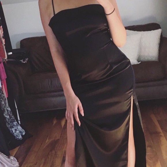 DRESSES - Picture 5 of 8